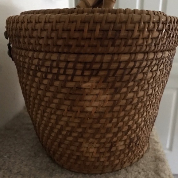 Vintage basket handbag/sewing or knitting basket all flaws are shown in pictures - Picture 4 of 13